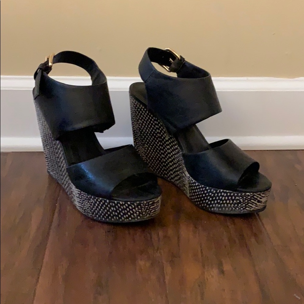 Black and snakeskin print wedges